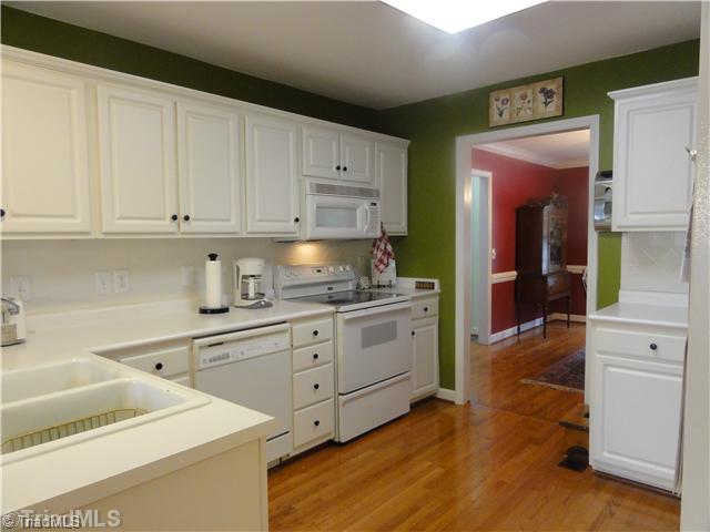 411 Walnut Grove Road Archdale, NC 27263 - Photo 8 of 16 Kitchen. open to breakfast area and dining area