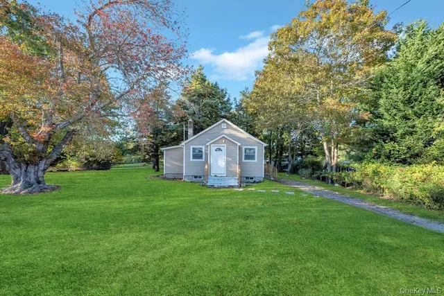 a view of a house with a big yard