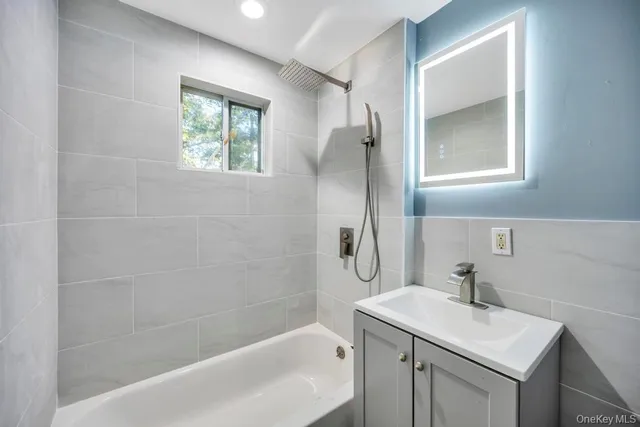 a view of a room with an empty space