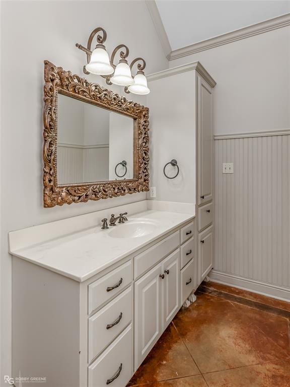 1012 Conti Circle Shreveport, LA 71106 - Photo 23 of 40 a bathroom with a sink and a mirror