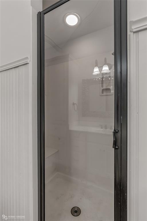 1012 Conti Circle Shreveport, LA 71106 - Photo 28 of 40 a bathroom with a glass shower door