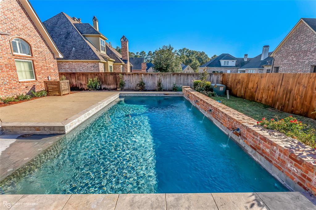 1012 Conti Circle Shreveport, LA 71106 - Photo 37 of 40 a view of a house and a yard with wooden fence