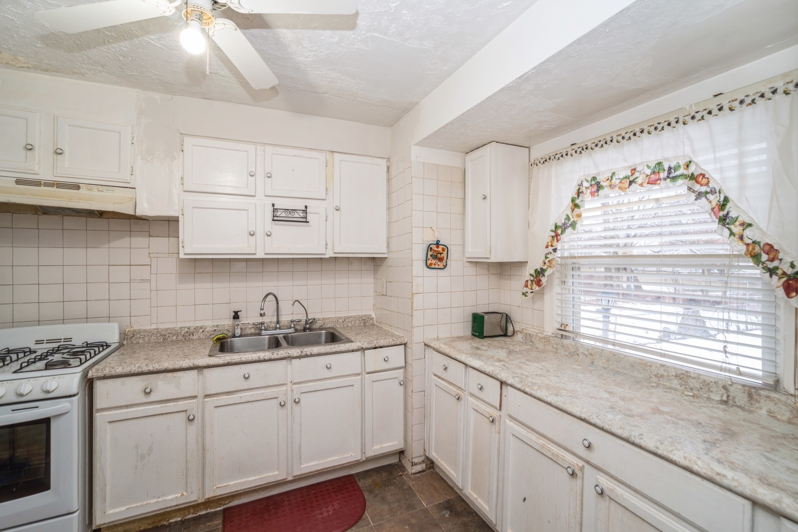 2129 East 96th Street Chicago, IL 60617 - Photo 6 of 12