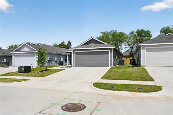 $1,700 | 1429 Erie Drive, Sherman, TX 75090