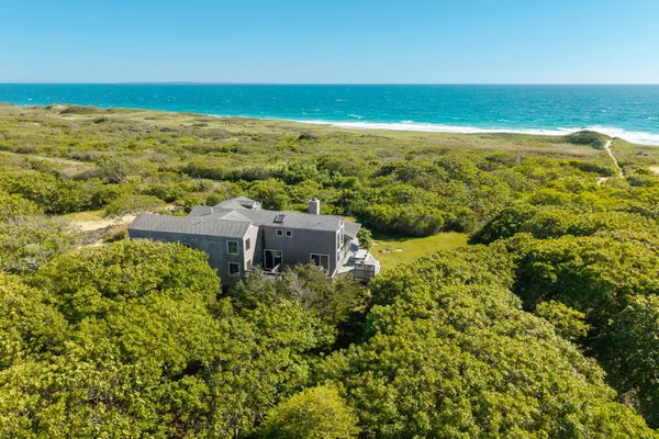 $4,000,000 | 41 Moshup Trail, Aquinnah, MA 02535