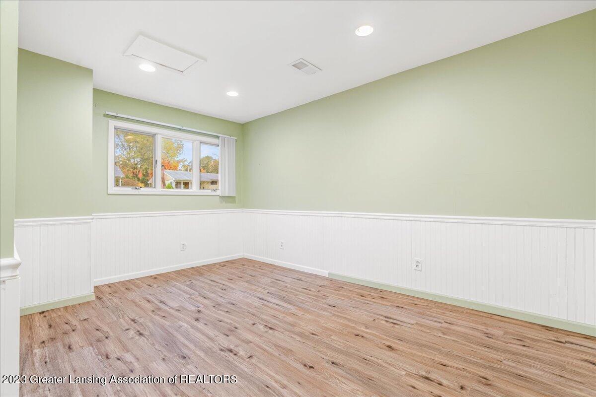 946 Delridge Road East Lansing, MI 48823 - Photo 18 of 28 32-Media Jett-22