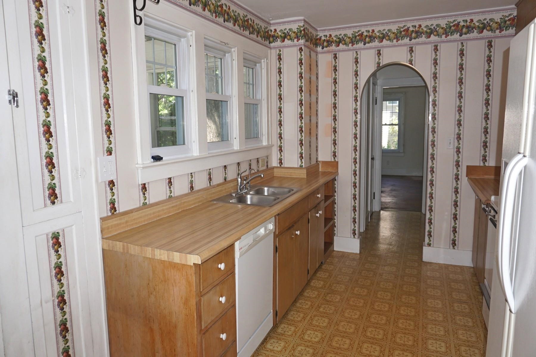 59 Bellevue Avenue Rutland, VT 05701 - Photo 8 of 18