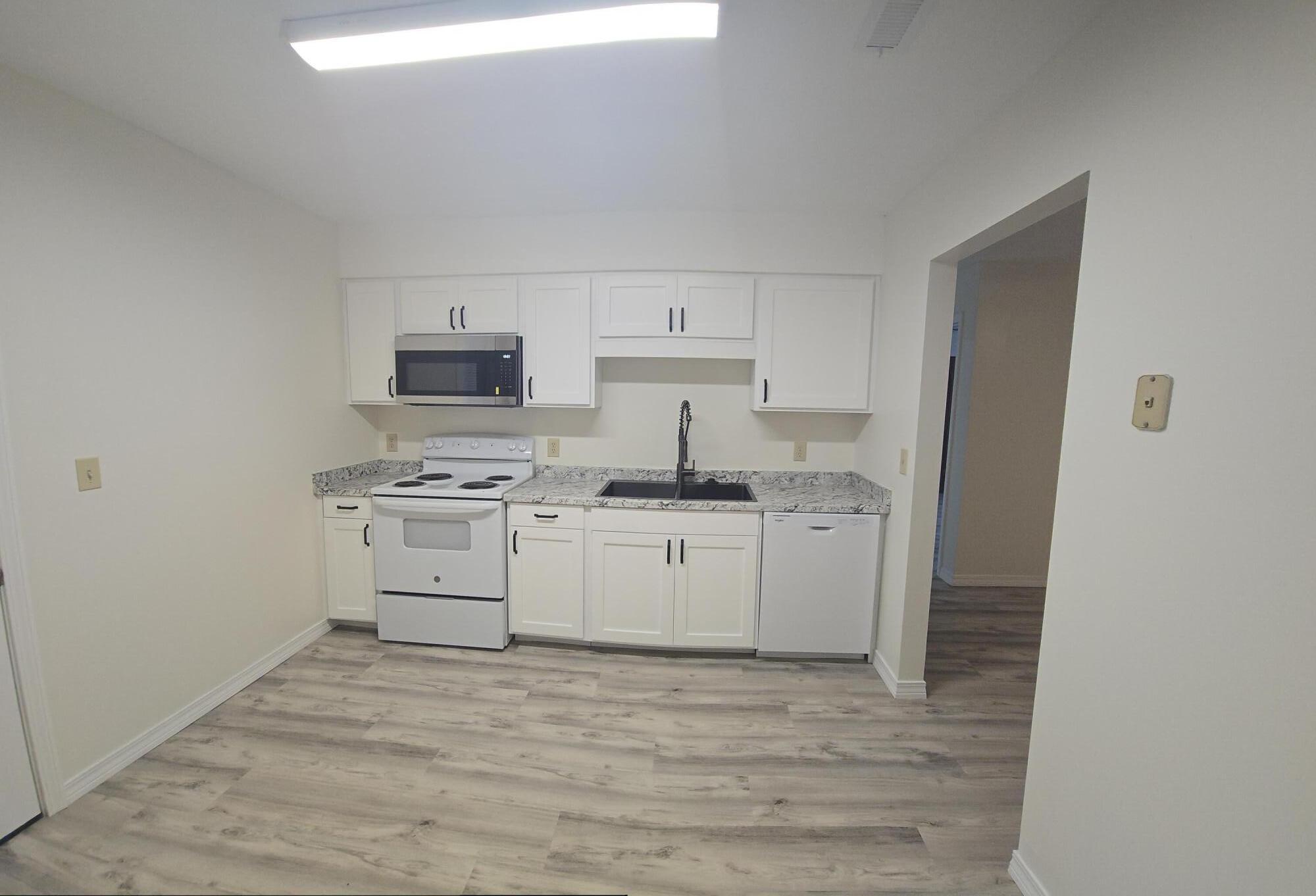 200 Davenport Road, Unit 5 Fort Walton Beach, FL 32547 - Photo 3 of 39 20261004_165144