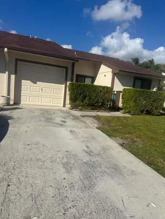$350,000 | 27 Kensington Lane, Boynton Beach, FL 33426