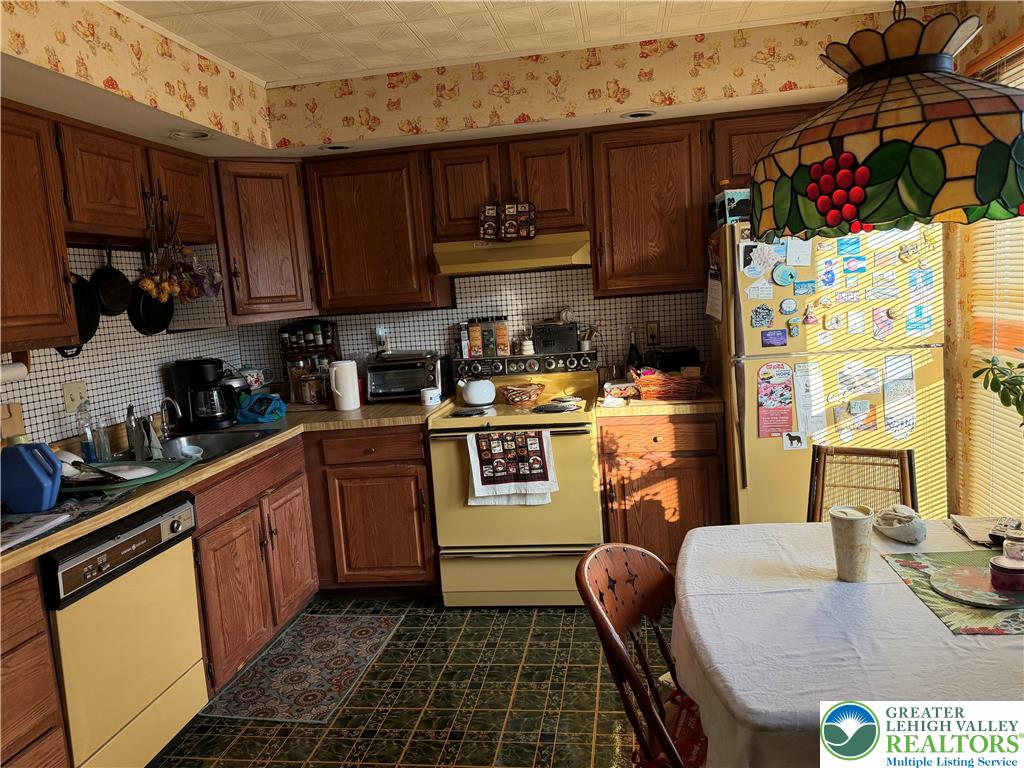 154 Springhouse Road Allentown, PA 18104 - Photo 7 of 12 Gallery Image 7