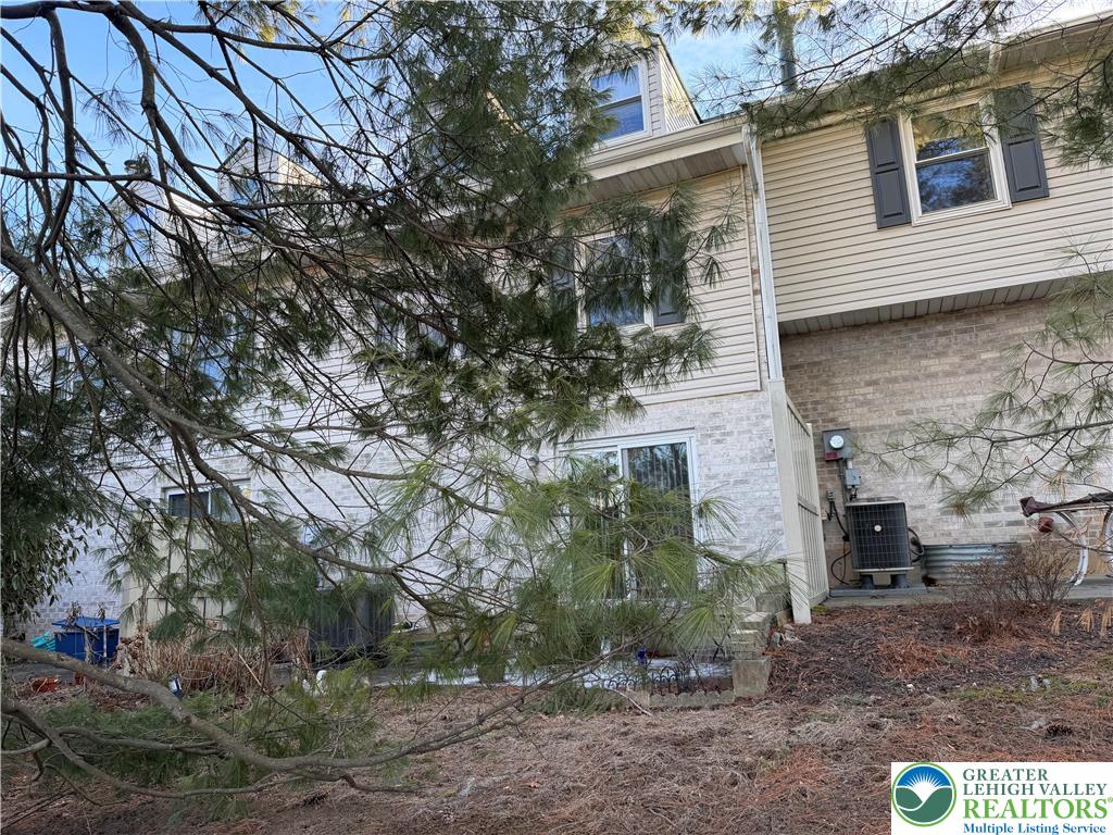 154 Springhouse Road Allentown, PA 18104 - Photo 10 of 12 Gallery Image 10