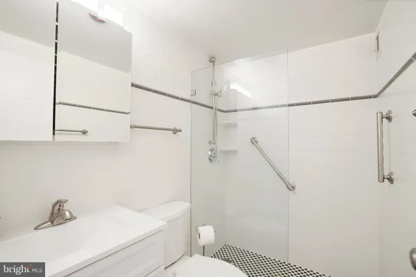$200,000 | 6621 Wakefield Drive, Unit 418, Alexandria, VA 22307