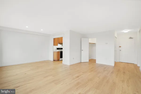 $200,000 | 6621 Wakefield Drive, Unit 418, Alexandria, VA 22307