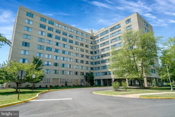 $200,000 | 6621 Wakefield Drive, Unit 418, Alexandria, VA 22307