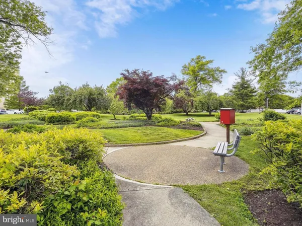 $200,000 | 6621 Wakefield Drive, Unit 418, Alexandria, VA 22307