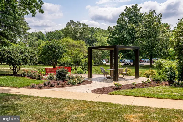 $200,000 | 6621 Wakefield Drive, Unit 418, Alexandria, VA 22307