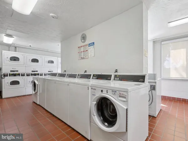 $200,000 | 6621 Wakefield Drive, Unit 418, Alexandria, VA 22307