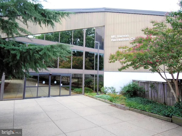 $200,000 | 6621 Wakefield Drive, Unit 418, Alexandria, VA 22307