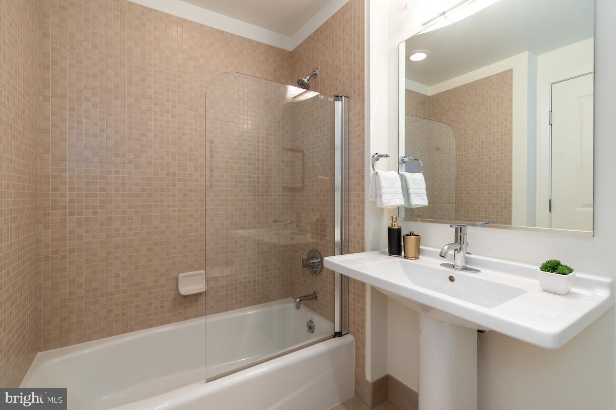 2125 14th Street Northwest, Unit 214 Washington, DC 20009 - Photo 21 of 24 Second bathroom