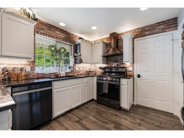 $600,000 | 1110 Madison Street, Silverton, OR 97381