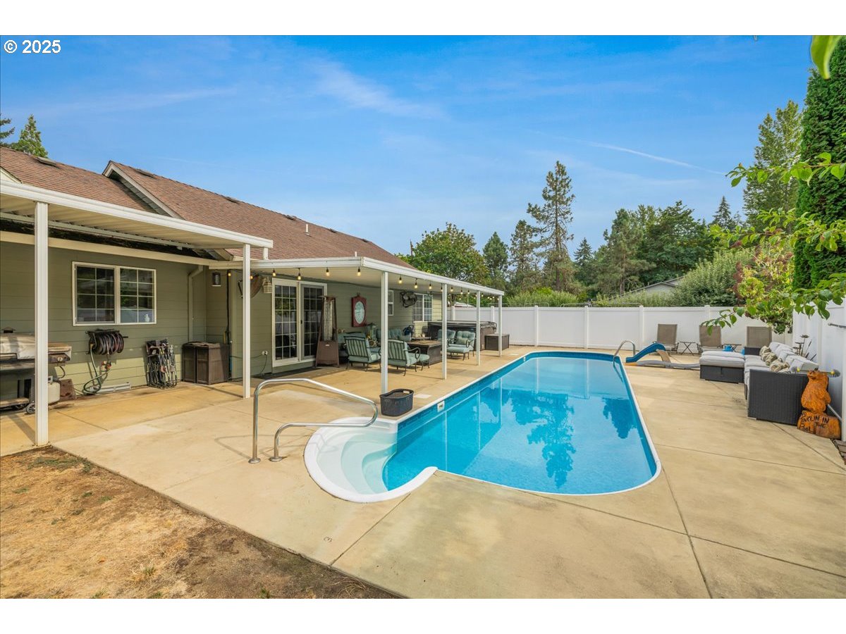 1110 Madison Street Silverton, OR 97381 - Photo 35 of 43