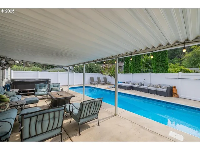 $600,000 | 1110 Madison Street, Silverton, OR 97381