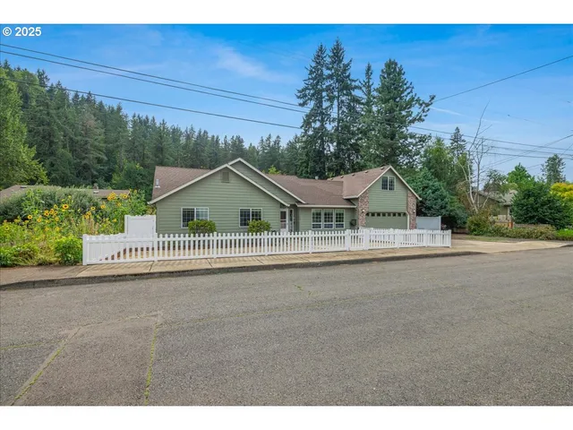 $600,000 | 1110 Madison Street, Silverton, OR 97381