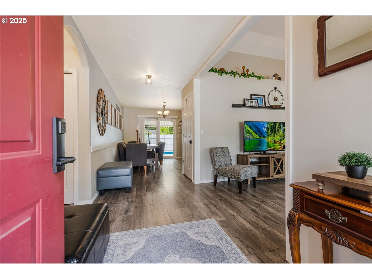 1110 Madison Street Silverton, OR 97381 - Photo 7 of 43