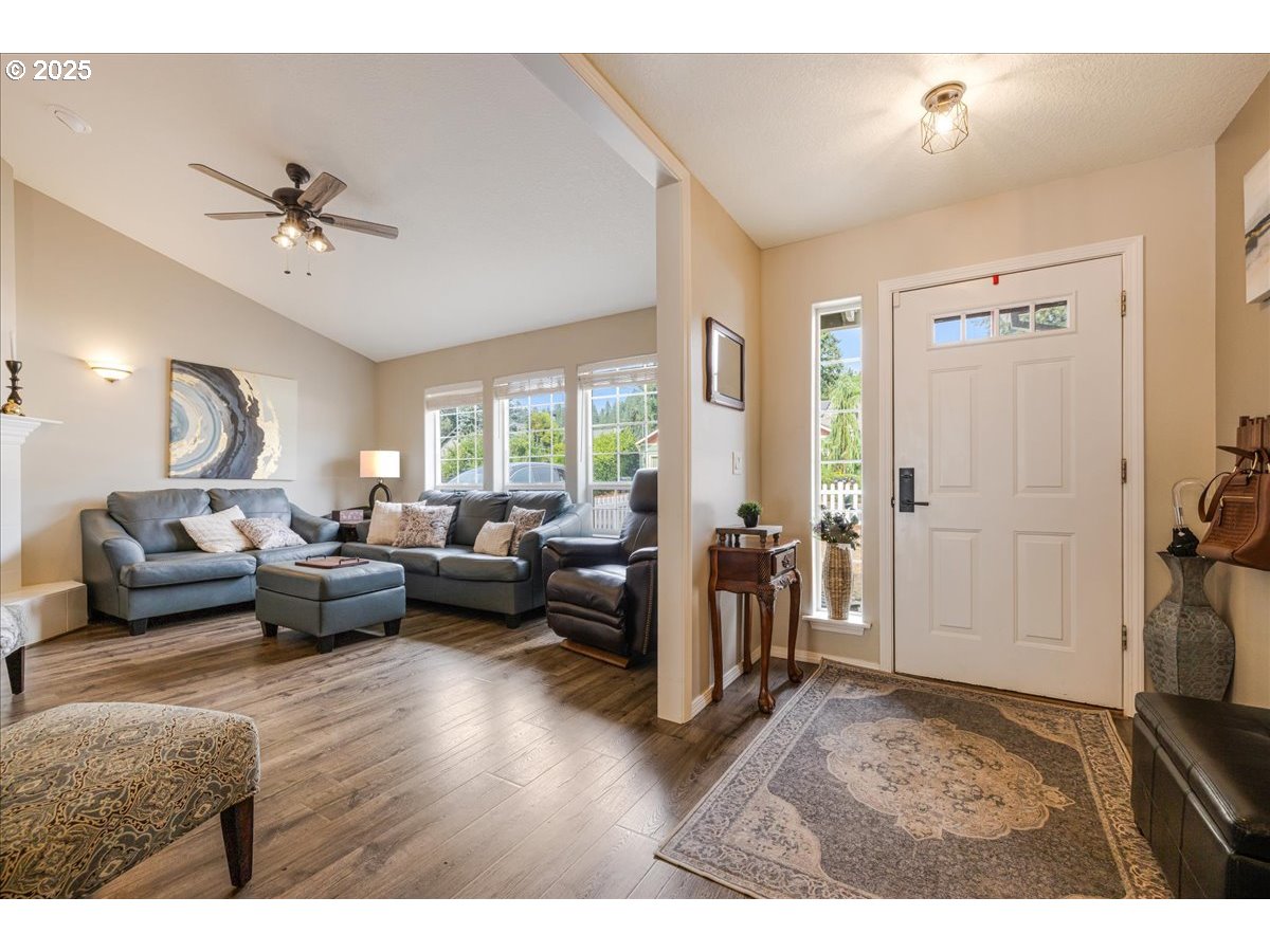 1110 Madison Street Silverton, OR 97381 - Photo 8 of 43