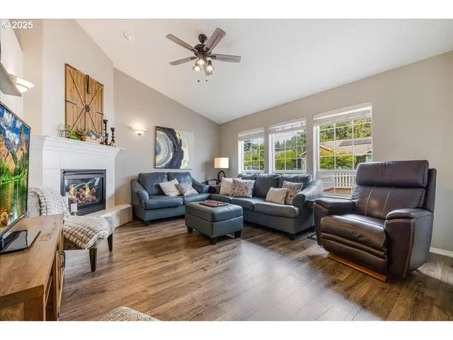 $600,000 | 1110 Madison Street, Silverton, OR 97381