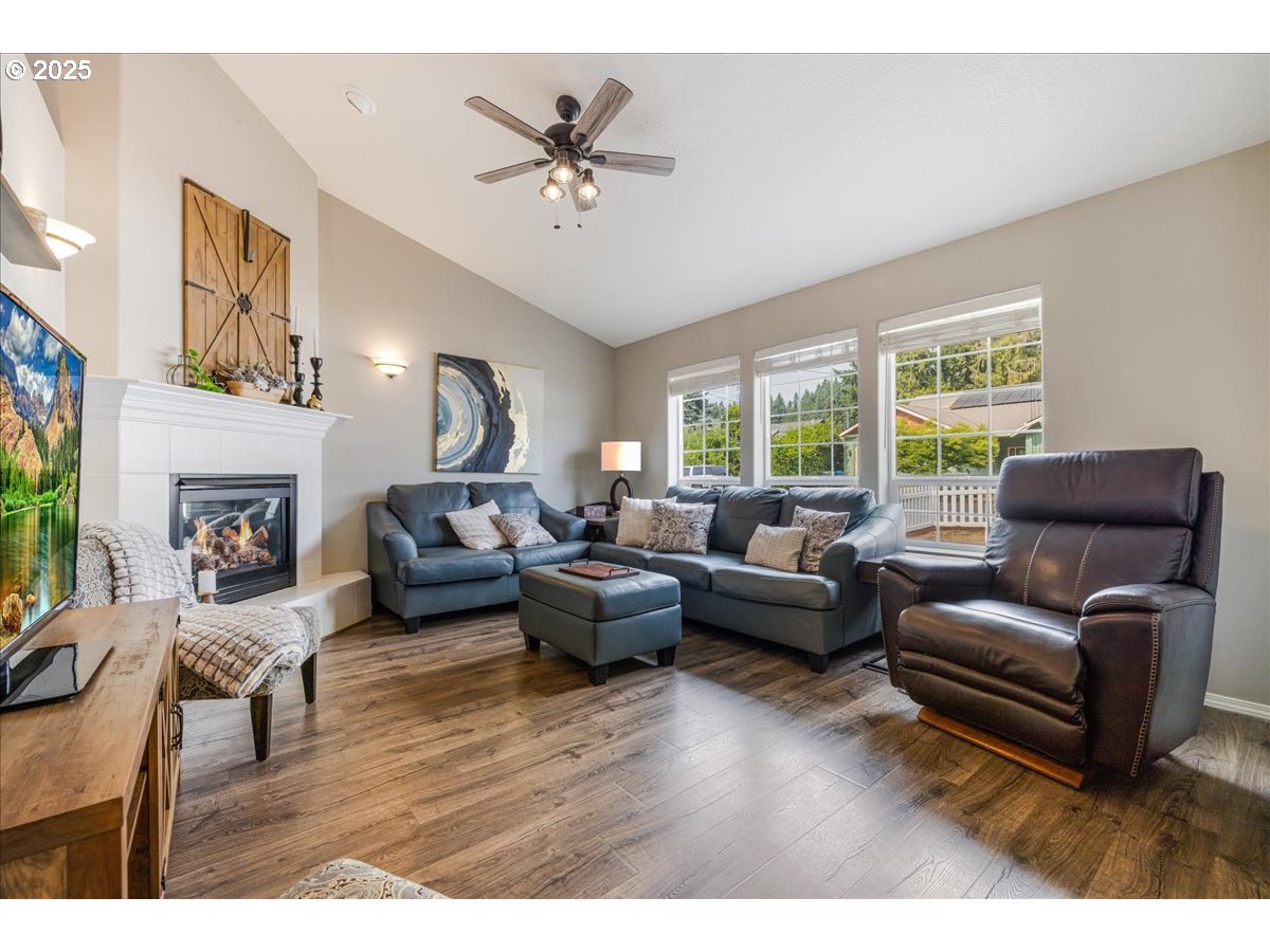 1110 Madison Street Silverton, OR 97381 - Photo 10 of 43