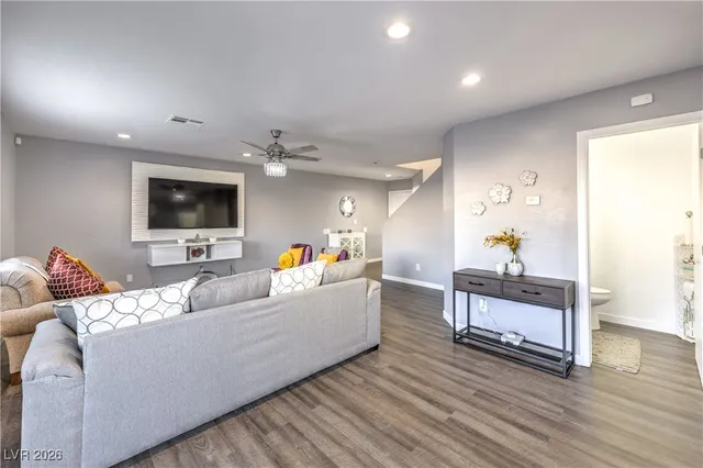 $2,800 | 9062 Mackanos Avenue, Las Vegas, NV 89148