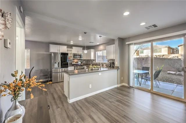 $2,800 | 9062 Mackanos Avenue, Las Vegas, NV 89148