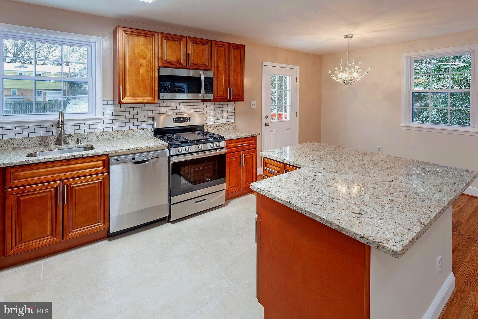 11324 Brandywine Road Clinton, MD 20735 - Photo 9 of 49 4