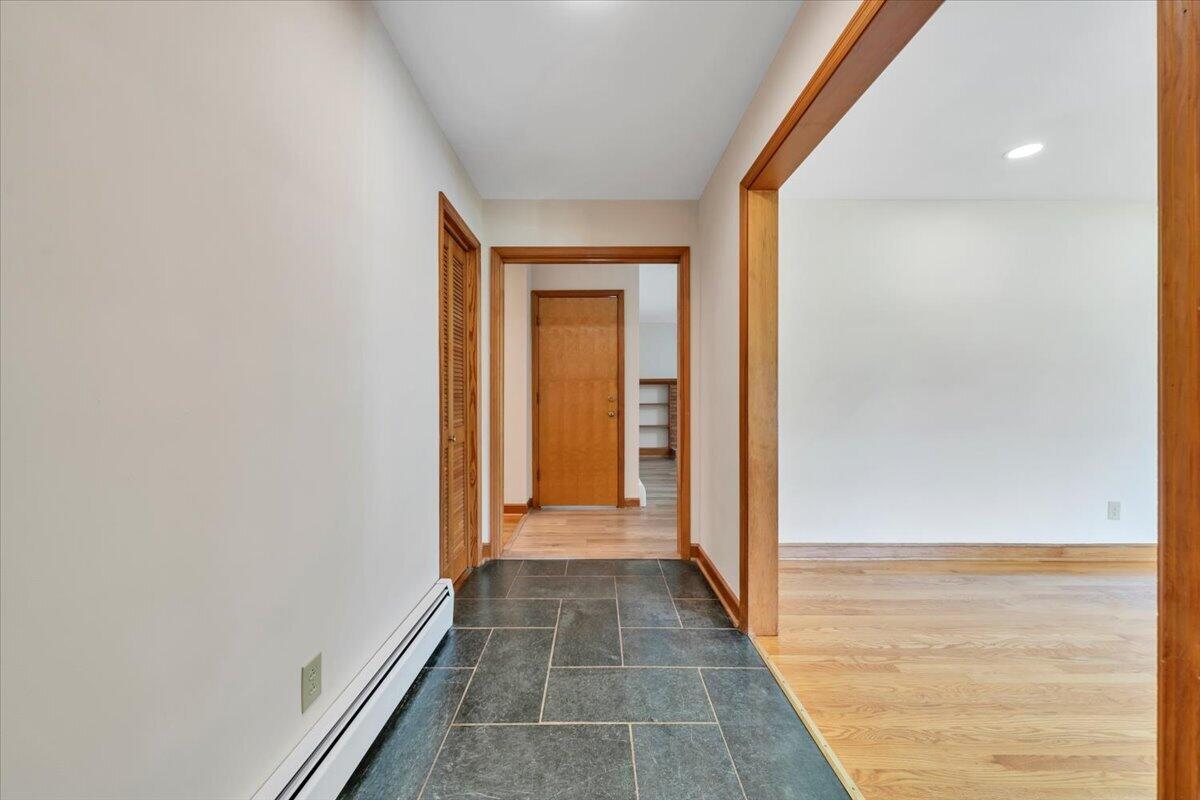 830 Dexter Road Roanoke, VA 24019 - Photo 4 of 52 02-MIB06679