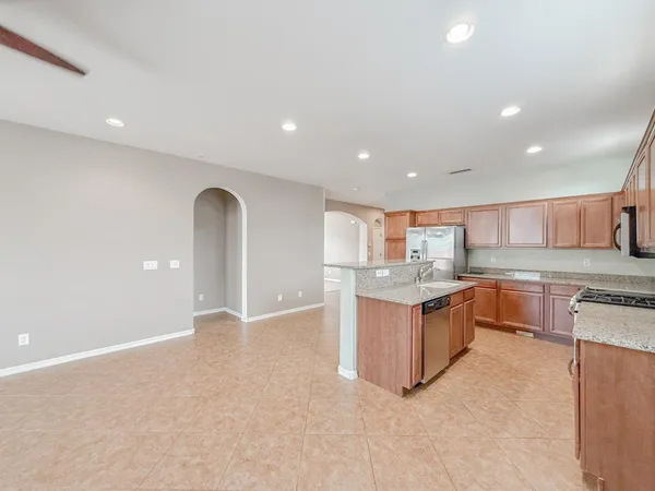 $2,295 | 35115 North 34th Avenue, Phoenix, AZ 85086