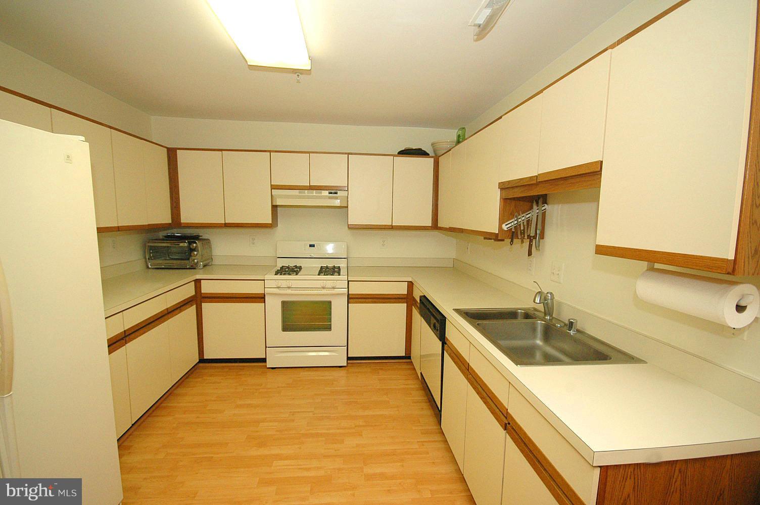 2626 Rigging Drive Annapolis, MD 21401 - Photo 6 of 29 Kitchen