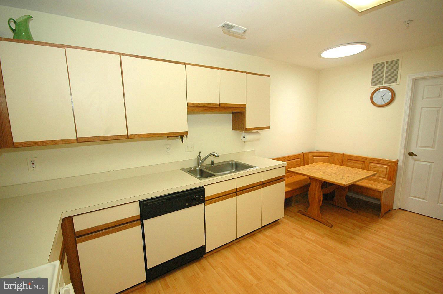 2626 Rigging Drive Annapolis, MD 21401 - Photo 8 of 29 Kitchen