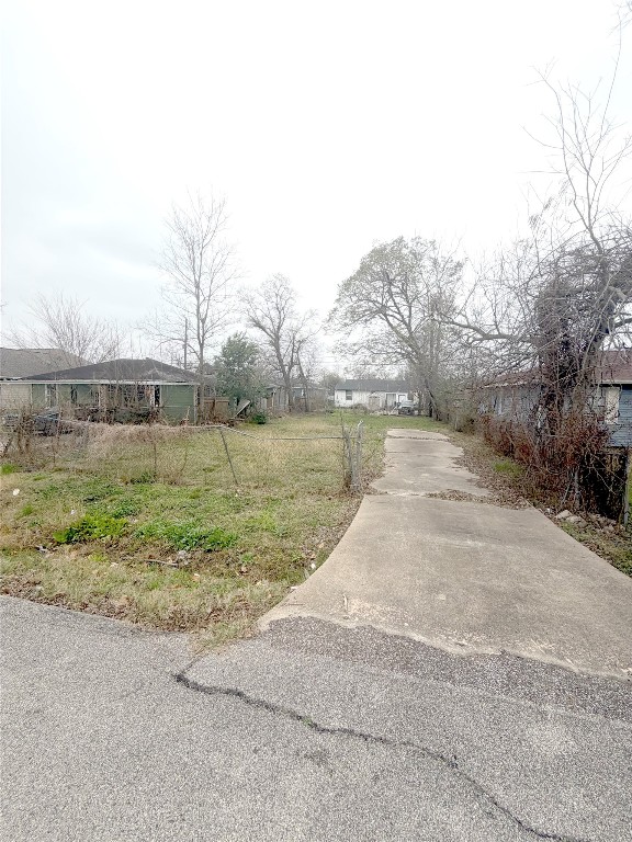3454 Nathaniel Brown Street Houston, TX 77021 - Photo 2 of 10 a view of lake view with mountain in the background