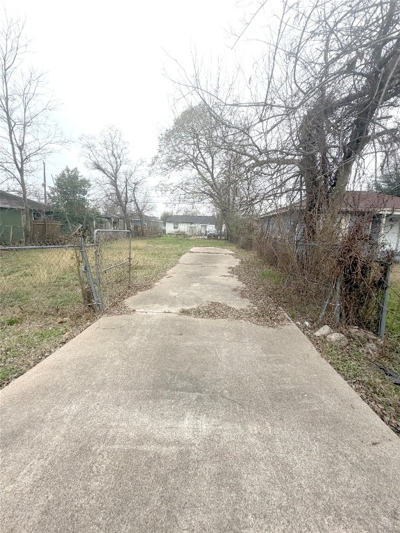 3454 Nathaniel Brown Street Houston, TX 77021 - Photo 5 of 10 a view of lake with outdoor space