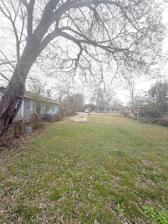 3454 Nathaniel Brown Street Houston, TX 77021 - Photo 9 of 10 a view of yard with green space