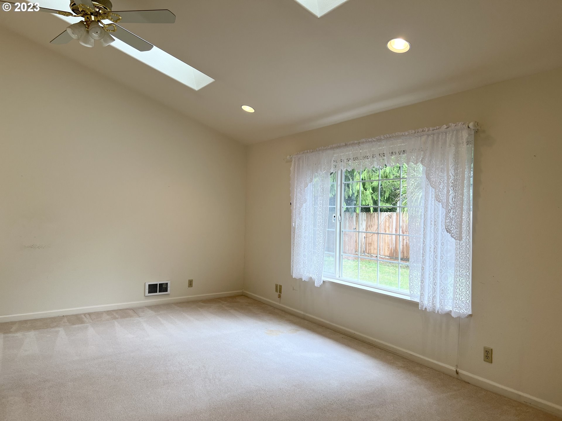 2110 Willow Loop Florence, OR 97439 - Photo 10 of 31 Gallery Image 10