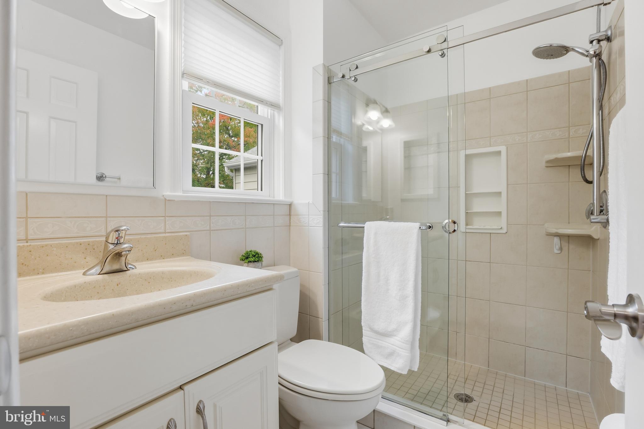 16504 Kipling Road Rockville, MD 20855 - Photo 24 of 43 Primary Bath