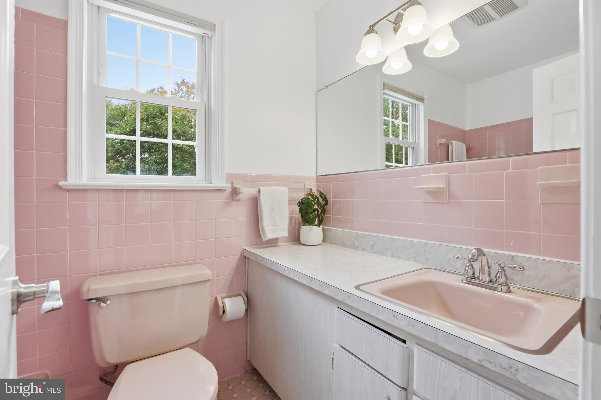 16504 Kipling Road Rockville, MD 20855 - Photo 28 of 43 2nd Floor Hall Full Bath