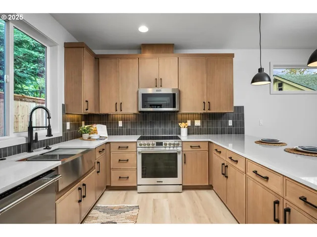 $479,900 | 2624 North Kilpatrick Street, Unit 3, Portland, OR 97217