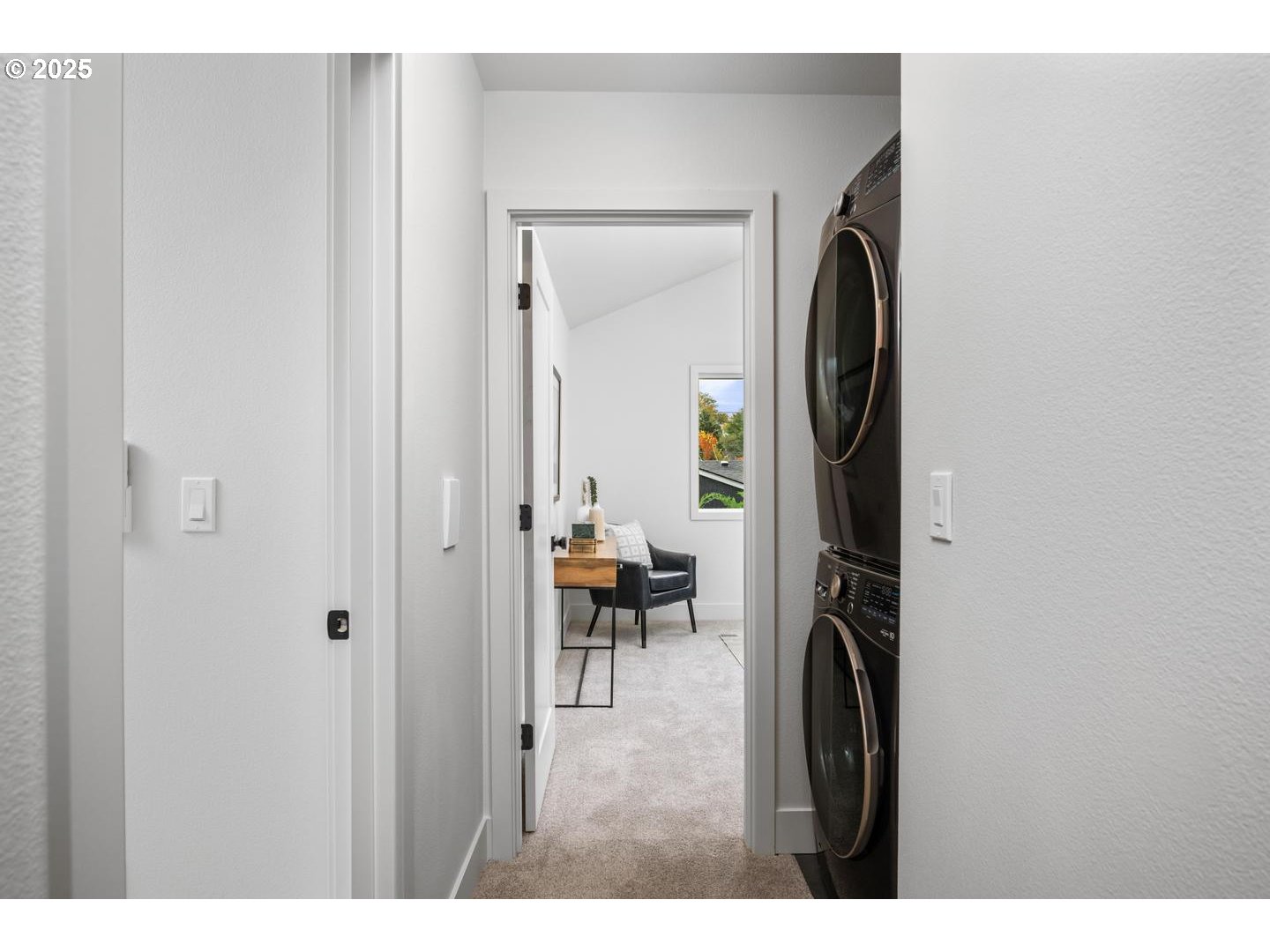 2624 North Kilpatrick Street Portland, OR 97217 - Photo 14 of 34 a hallway with a table and a chair with wooden floor