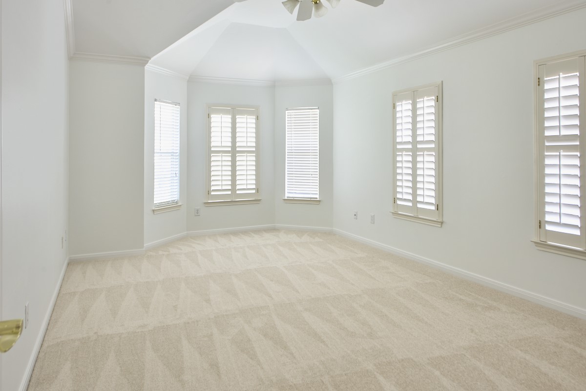 918 Cohn Street Houston, TX 77007 - Photo 13 of 32 a view of an empty room with a window