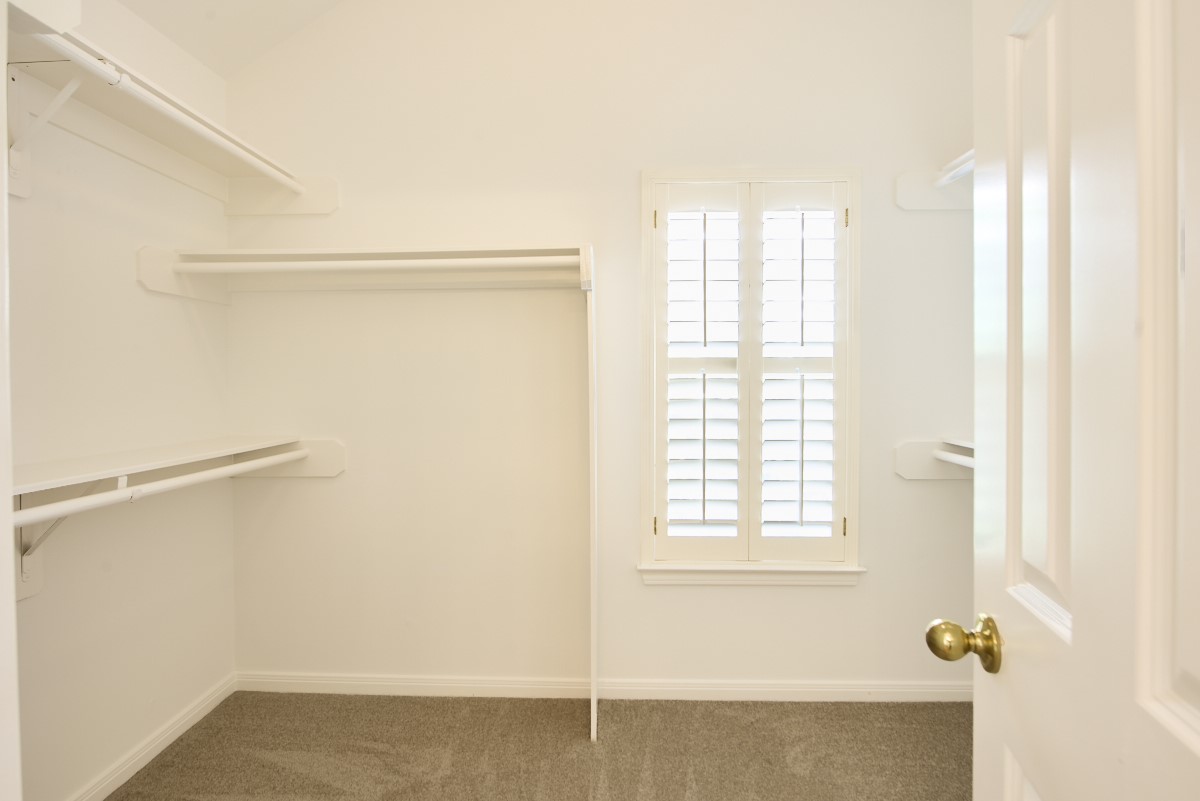 918 Cohn Street Houston, TX 77007 - Photo 15 of 32 a view of a room that has a window in it