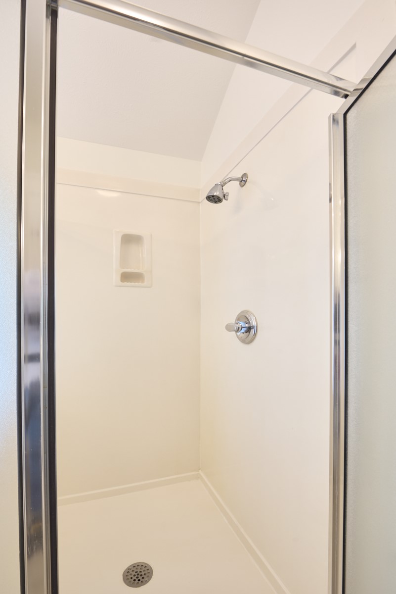 918 Cohn Street Houston, TX 77007 - Photo 16 of 32 a bathroom with a shower