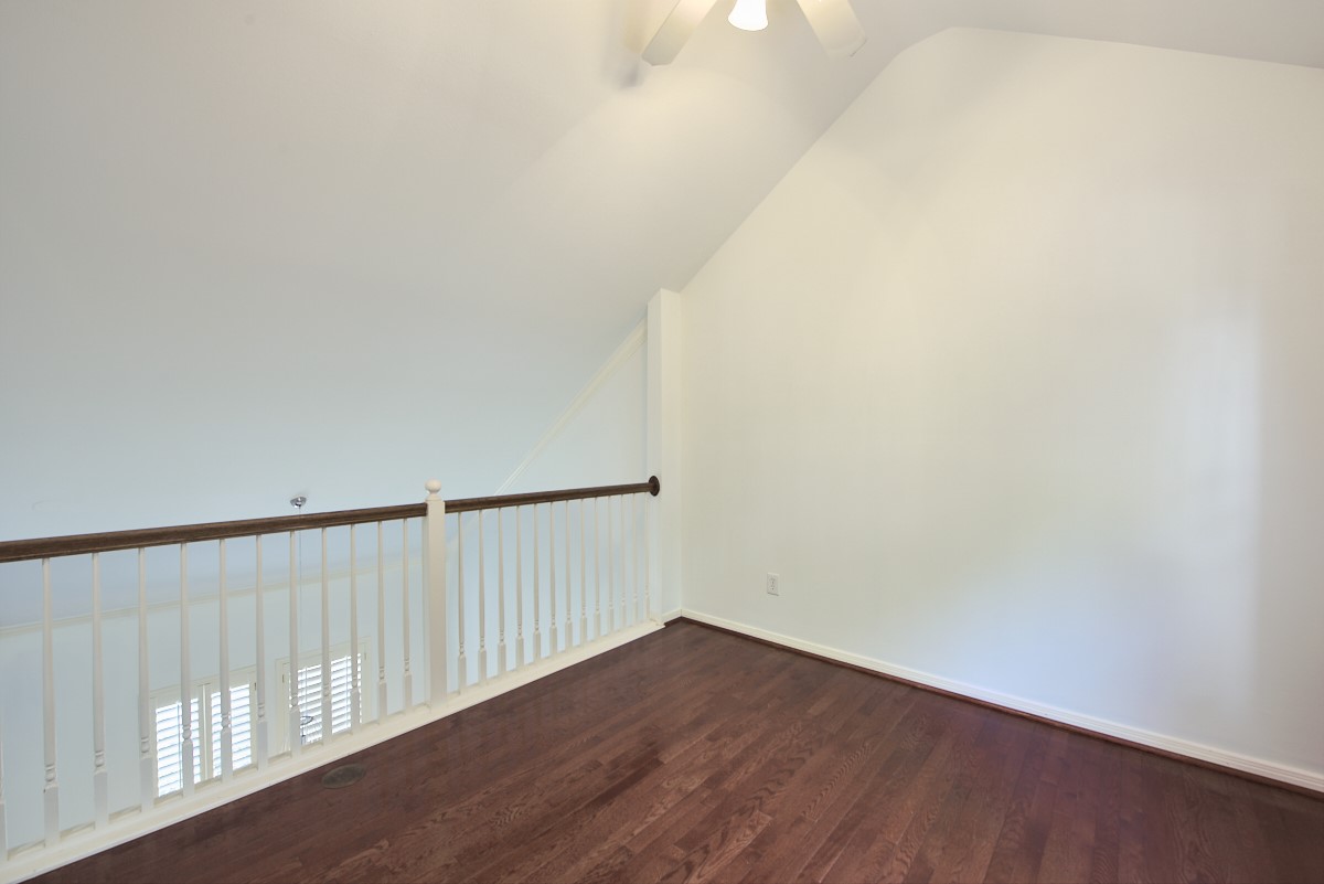 918 Cohn Street Houston, TX 77007 - Photo 19 of 32 a view of an empty room